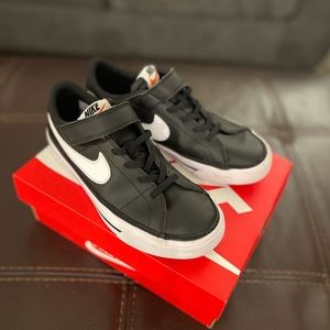 Nike shoes size 3 youth- Court legacy